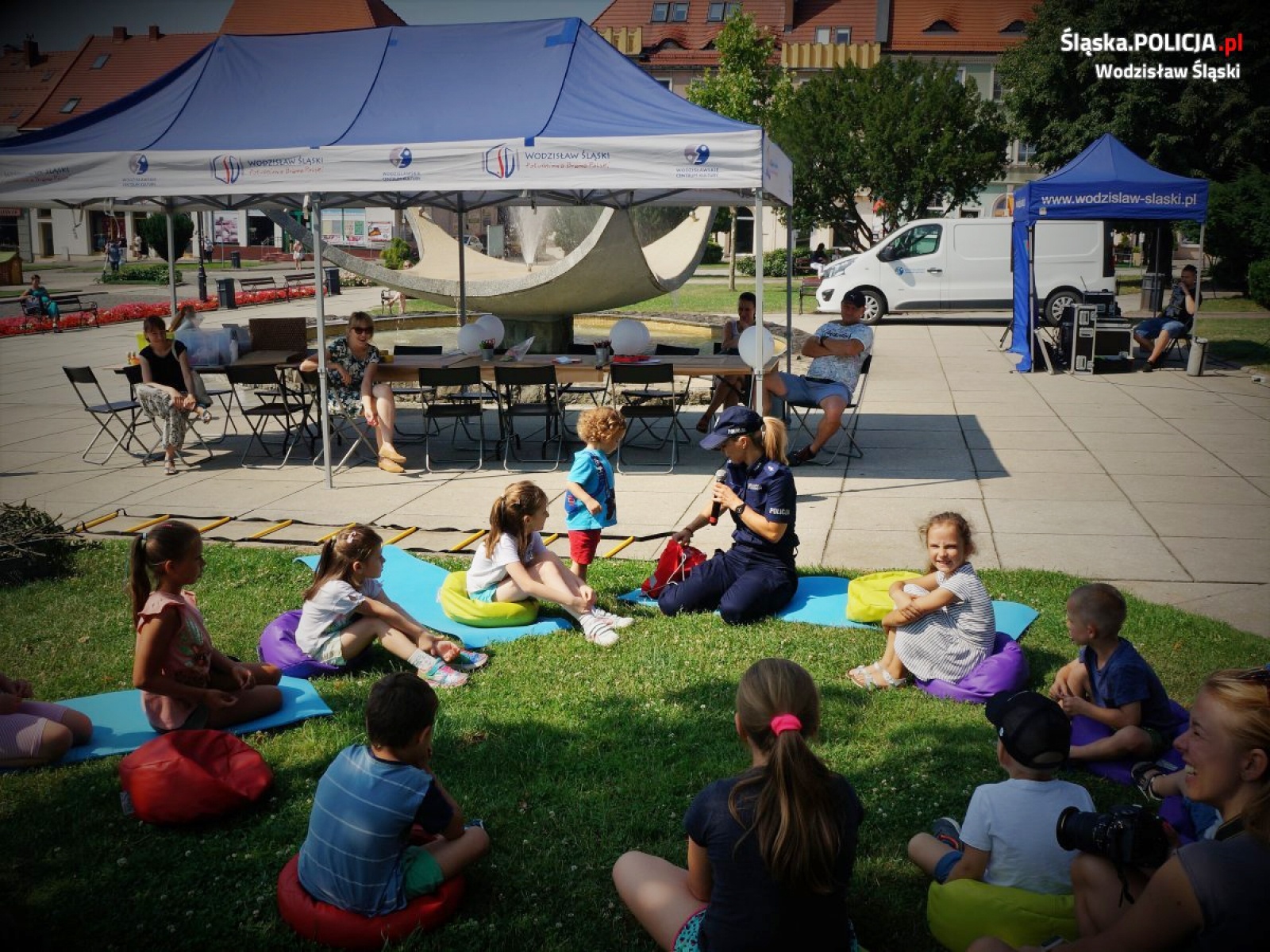 Zdjęcie w galerii na portalu naszwodzislaw.com: Policja dzieciom i lato w mieście z wodzisławskimi policjantami wiadomości z regionu