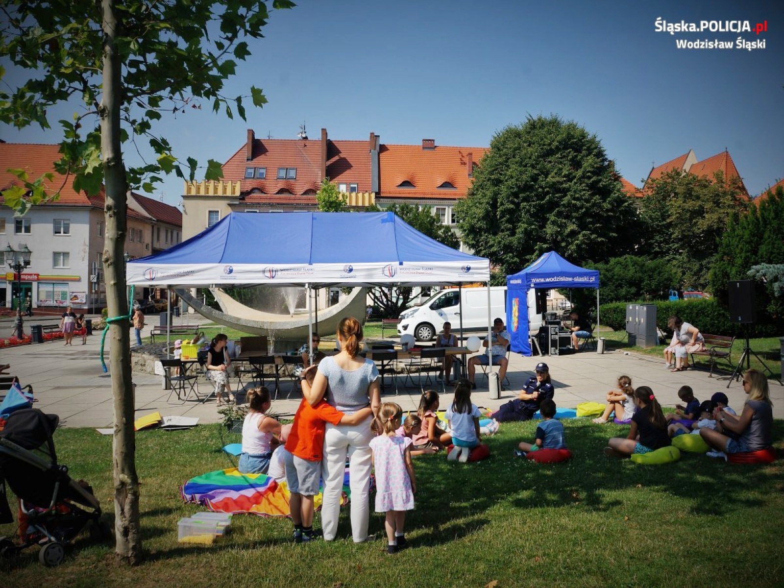 Zdjęcie w galerii na portalu naszwodzislaw.com: Policja dzieciom i lato w mieście z wodzisławskimi policjantami wiadomości z regionu