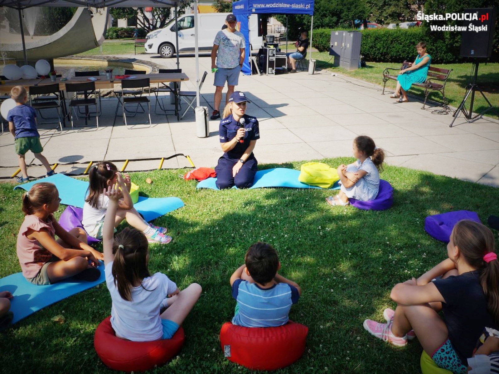 Zdjęcie w galerii na portalu naszwodzislaw.com: Policja dzieciom i lato w mieście z wodzisławskimi policjantami wiadomości z regionu