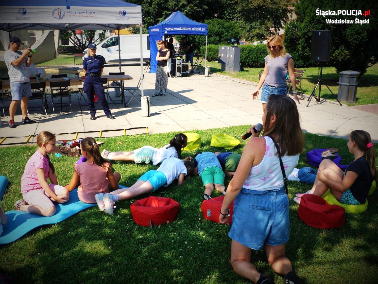 Zdjęcie w galerii na portalu naszwodzislaw.com: Policja dzieciom i lato w mieście z wodzisławskimi policjantami wiadomości z regionu