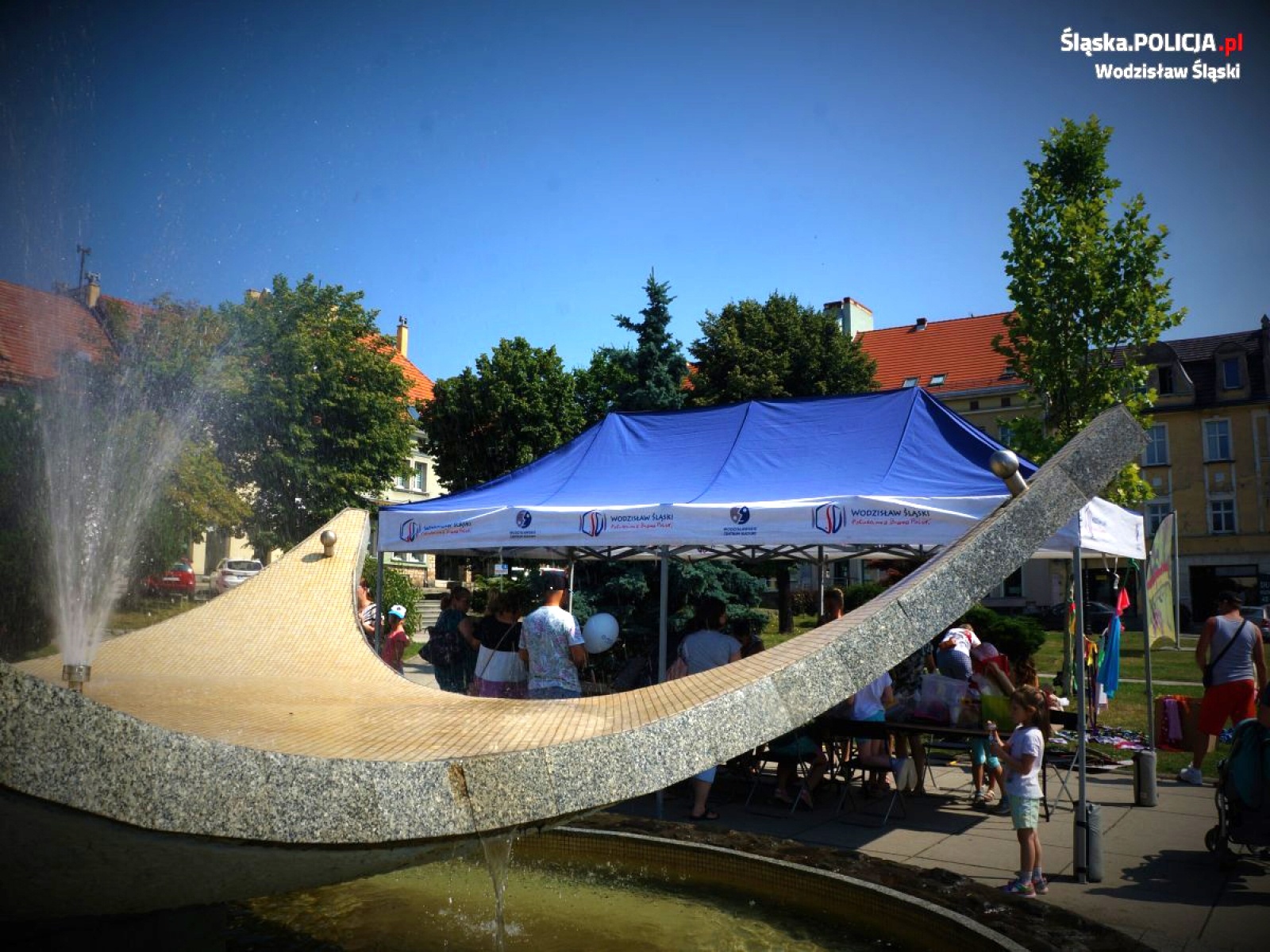 Zdjęcie w galerii na portalu naszwodzislaw.com: Policja dzieciom i lato w mieście z wodzisławskimi policjantami wiadomości z regionu