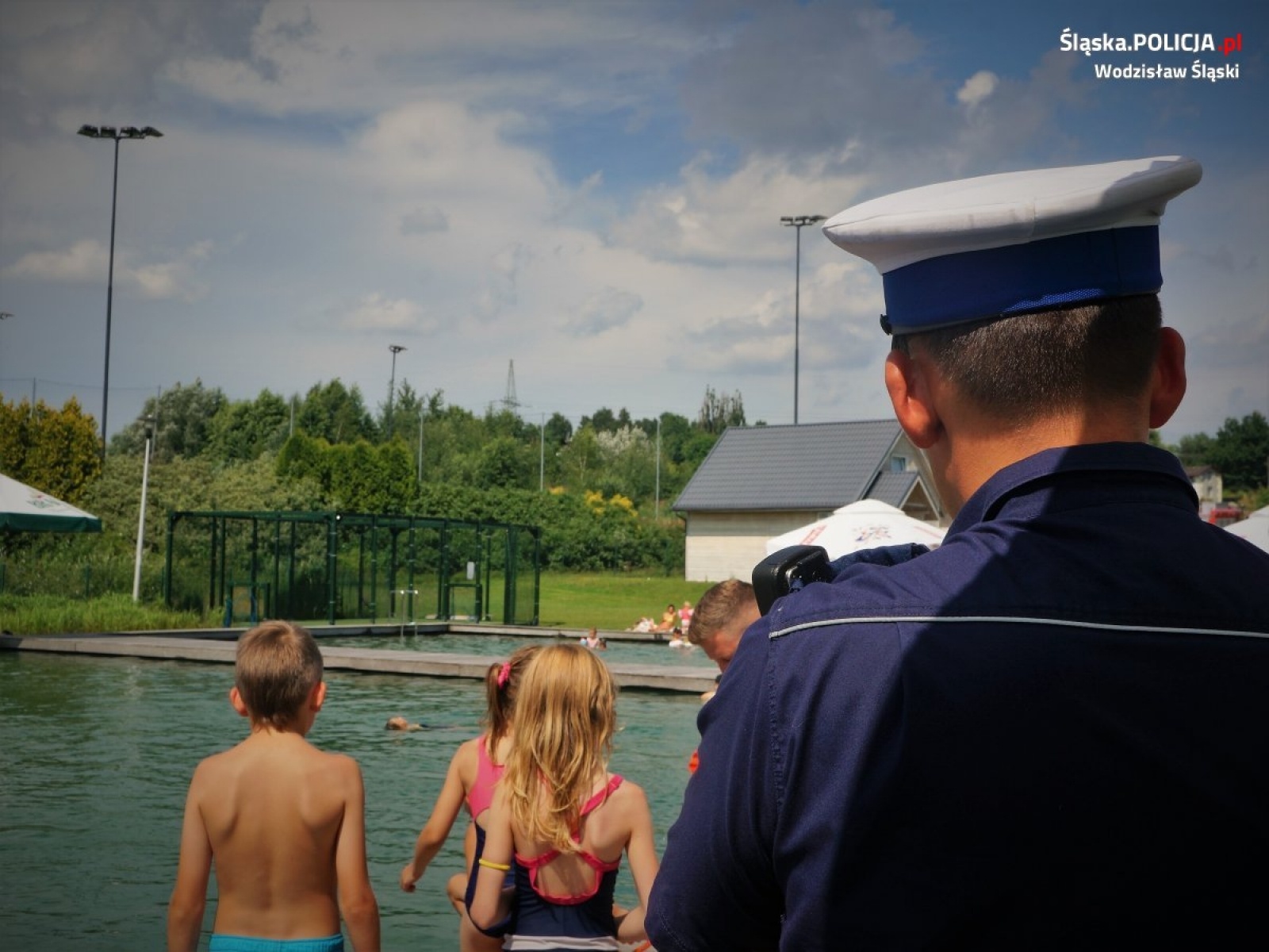 Zdjęcie w galerii na portalu naszwodzislaw.com: Wodzisławscy policjanci i strażacy opowiadali o bezpieczeństwie nad wodą wiadomości z regionu