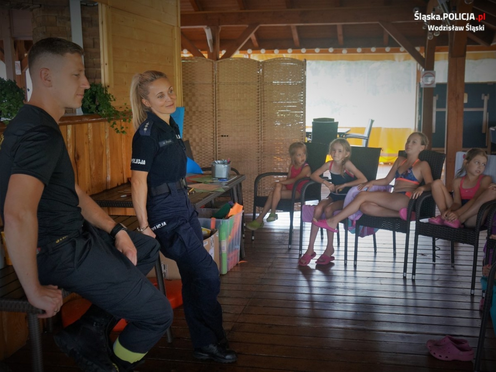 Zdjęcie w galerii na portalu naszwodzislaw.com: Wodzisławscy policjanci i strażacy opowiadali o bezpieczeństwie nad wodą wiadomości z regionu
