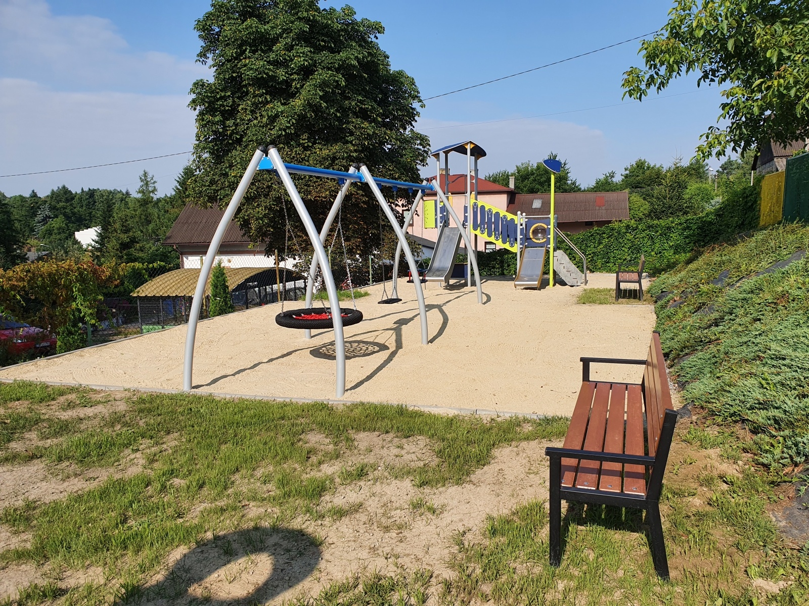 Zdjęcie w galerii na portalu naszwodzislaw.com: Place zabaw oddane do użytku wiadomości z regionu