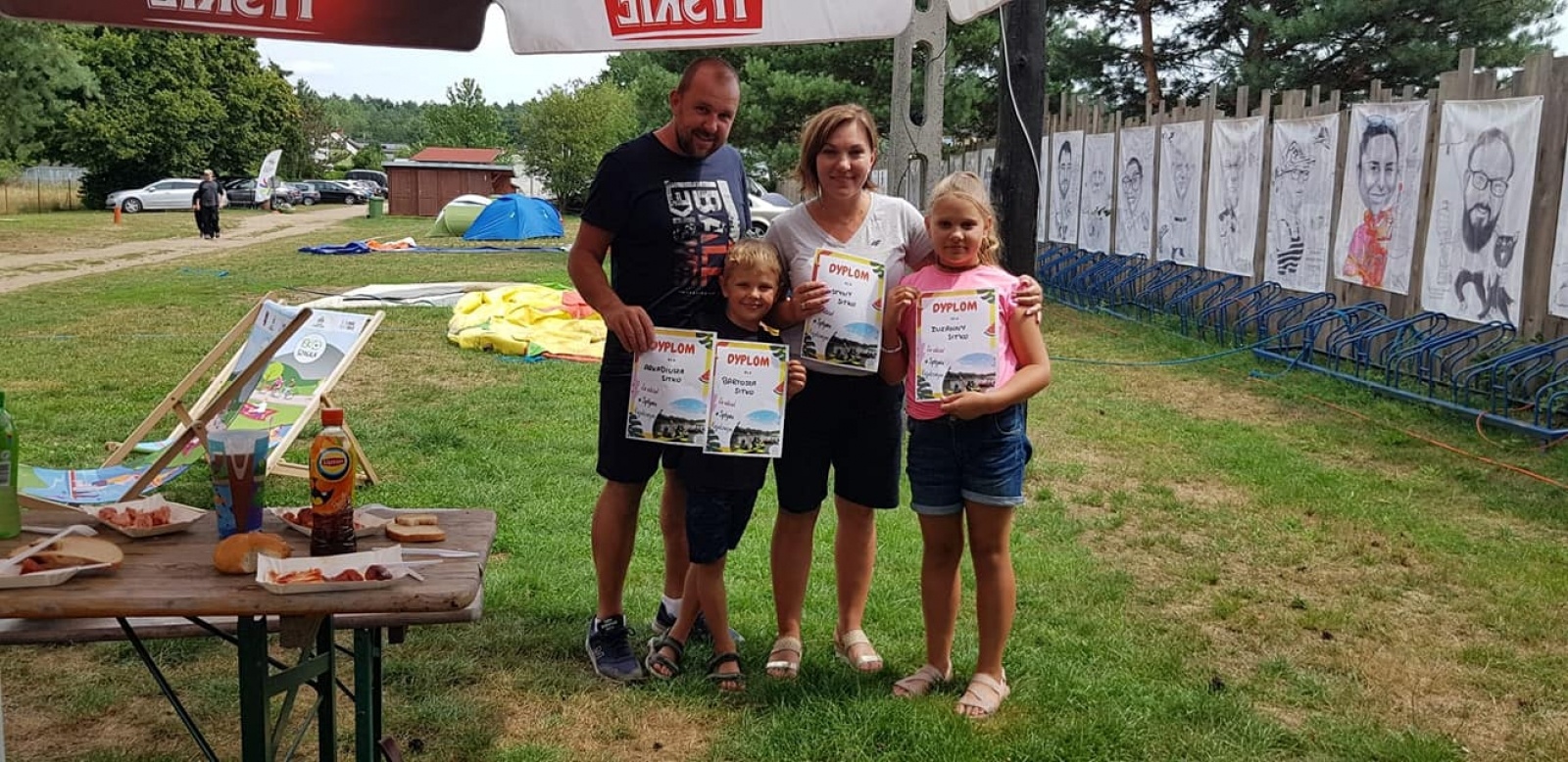 Zdjęcie w galerii na portalu naszwodzislaw.com: Zarażamy radością. Spływy kajakowe z Gminnym Ośrodkiem Sportu w Mszanie wiadomości z regionu