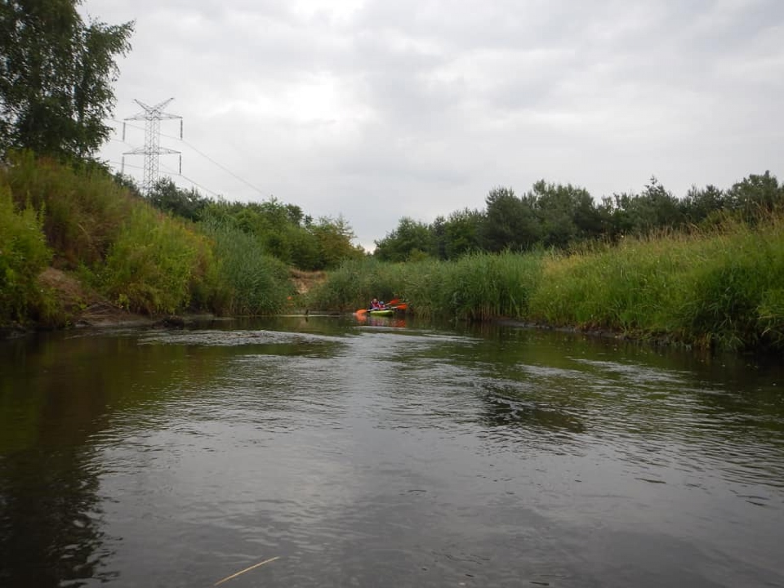 Zdjęcie w galerii na portalu naszwodzislaw.com: Zarażamy radością. Spływy kajakowe z Gminnym Ośrodkiem Sportu w Mszanie wiadomości z regionu