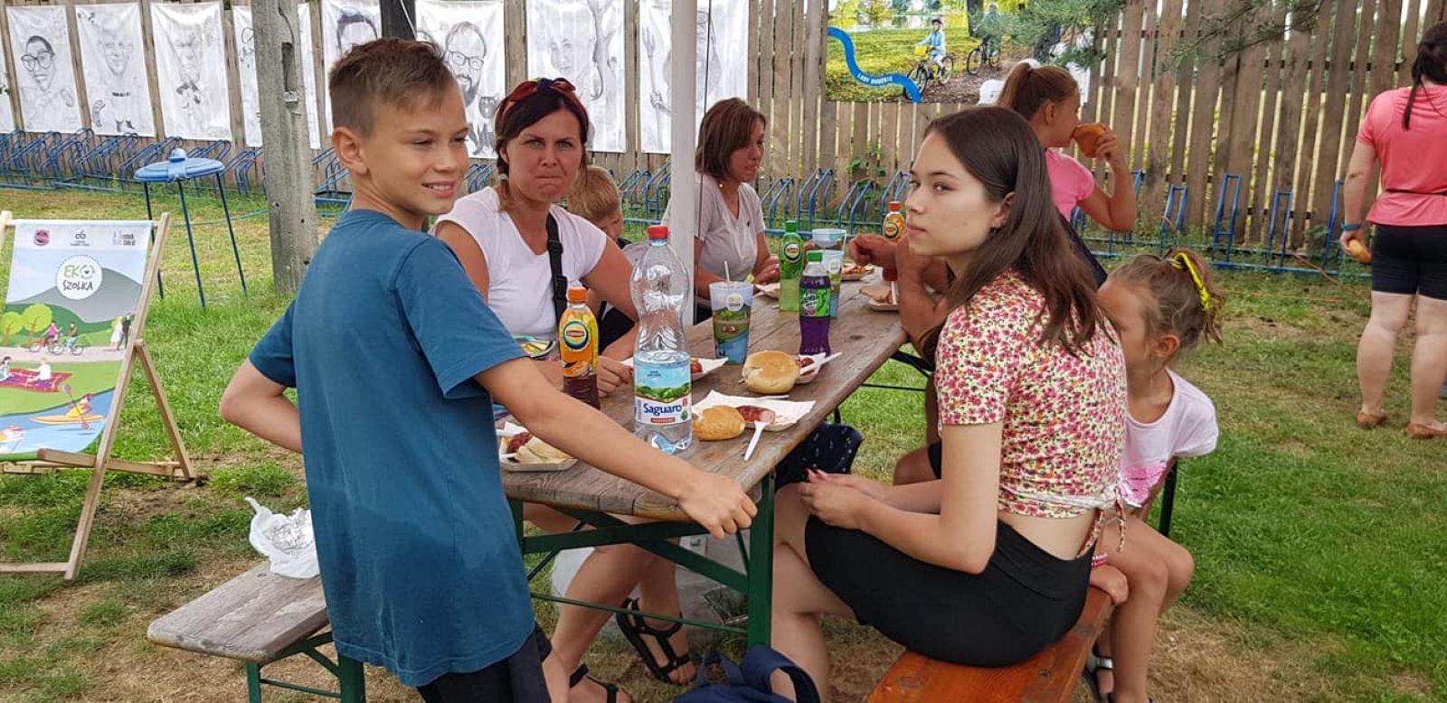 Zdjęcie w galerii na portalu naszwodzislaw.com: Zarażamy radością. Spływy kajakowe z Gminnym Ośrodkiem Sportu w Mszanie wiadomości z regionu