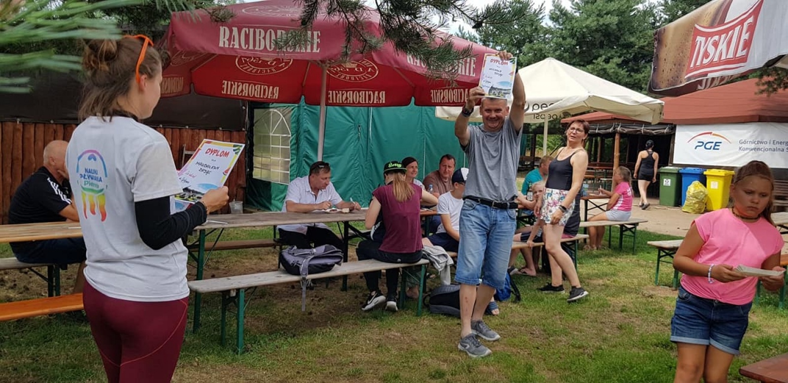 Zdjęcie w galerii na portalu naszwodzislaw.com: Zarażamy radością. Spływy kajakowe z Gminnym Ośrodkiem Sportu w Mszanie wiadomości z regionu