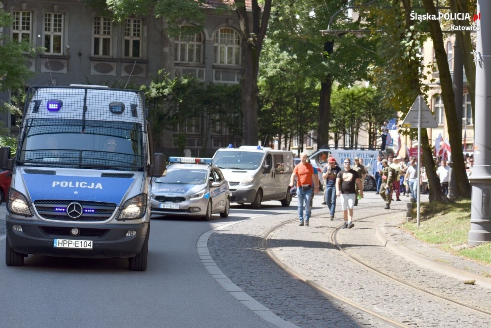 Zdjęcie w galerii na portalu naszwodzislaw.com: Katowice: uczestnicy marszu sprzeciwiają się polityce rządu w kwestii Covid-19 [FOTO] wiadomości z regionu