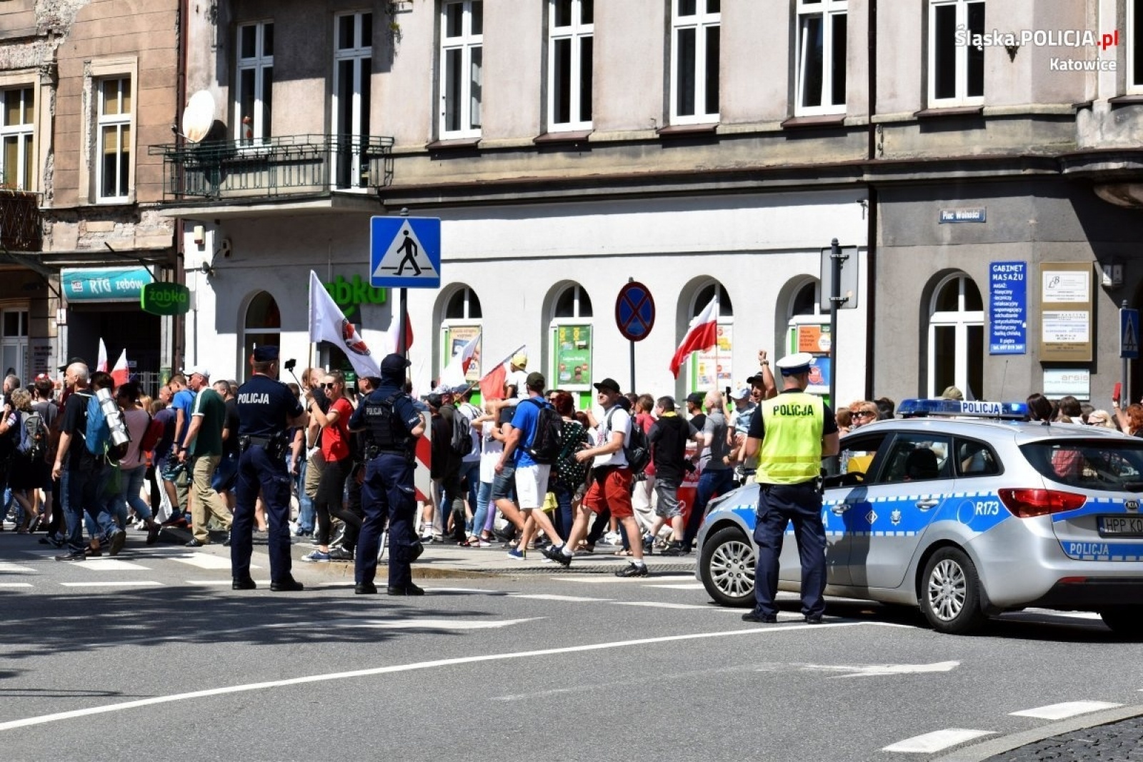 Zdjęcie w galerii na portalu naszwodzislaw.com: Katowice: uczestnicy marszu sprzeciwiają się polityce rządu w kwestii Covid-19 [FOTO] wiadomości z regionu