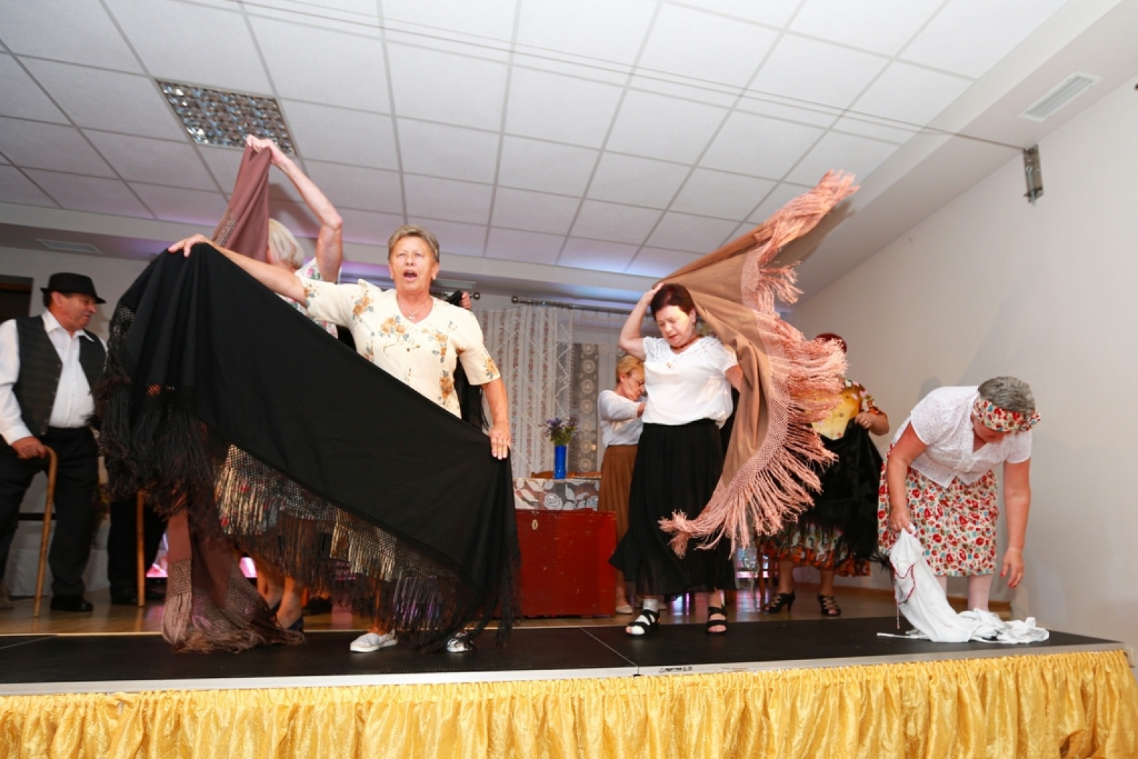 Zdjęcie w galerii na portalu naszwodzislaw.com: Ach, co to był za ślub! Tradycyjne śląskie wesele w Mszanie [FOTO] wiadomości z regionu