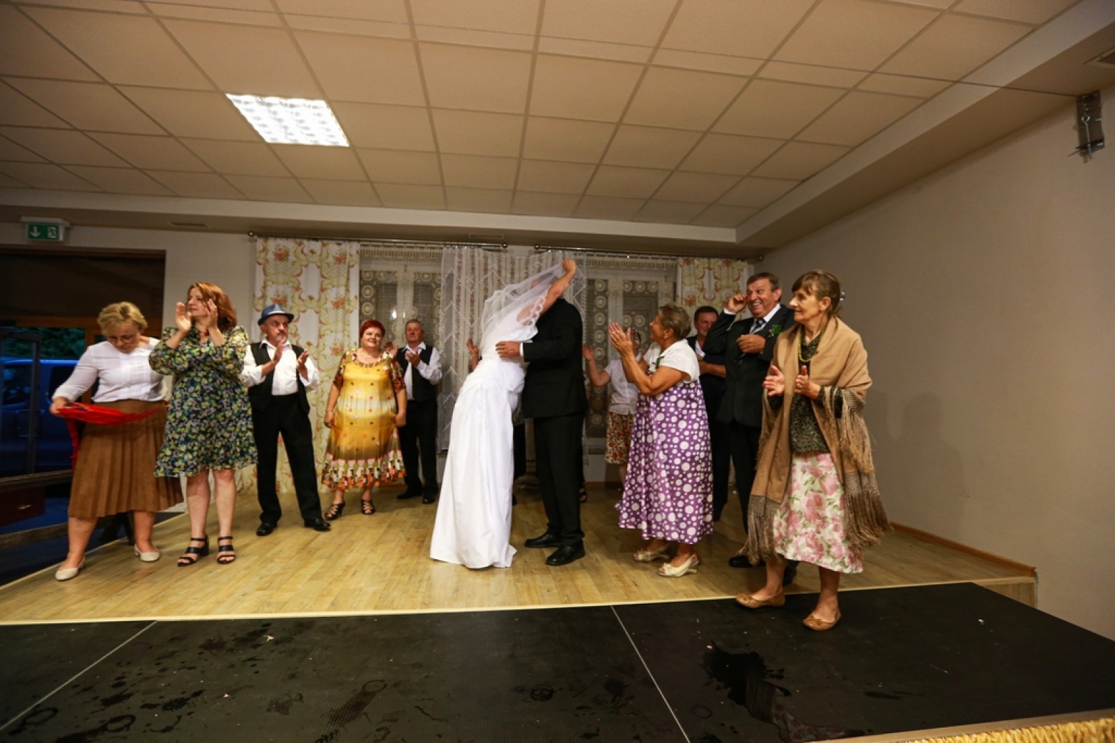 Zdjęcie w galerii na portalu naszwodzislaw.com: Ach, co to był za ślub! Tradycyjne śląskie wesele w Mszanie [FOTO] wiadomości z regionu