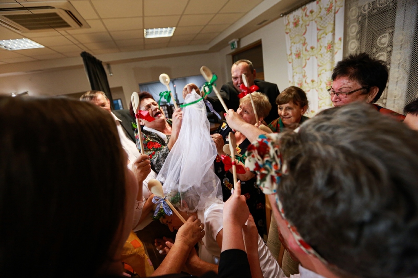 Zdjęcie w galerii na portalu naszwodzislaw.com: Ach, co to był za ślub! Tradycyjne śląskie wesele w Mszanie [FOTO] wiadomości z regionu