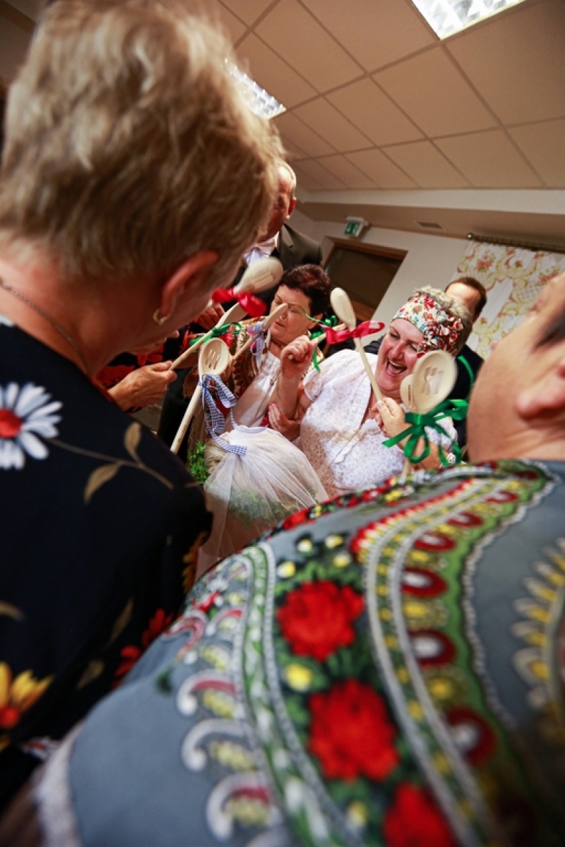 Zdjęcie w galerii na portalu naszwodzislaw.com: Ach, co to był za ślub! Tradycyjne śląskie wesele w Mszanie [FOTO] wiadomości z regionu