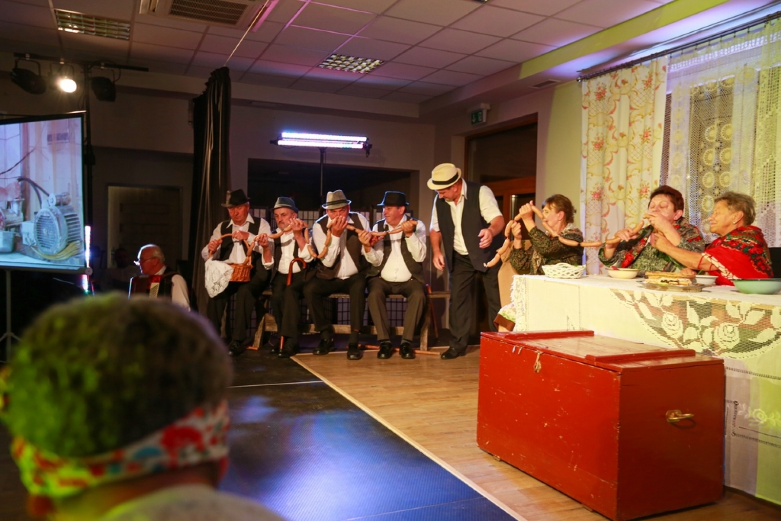 Zdjęcie w galerii na portalu naszwodzislaw.com: Ach, co to był za ślub! Tradycyjne śląskie wesele w Mszanie [FOTO] wiadomości z regionu