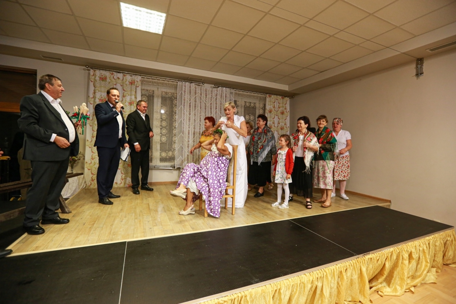 Zdjęcie w galerii na portalu naszwodzislaw.com: Ach, co to był za ślub! Tradycyjne śląskie wesele w Mszanie [FOTO] wiadomości z regionu