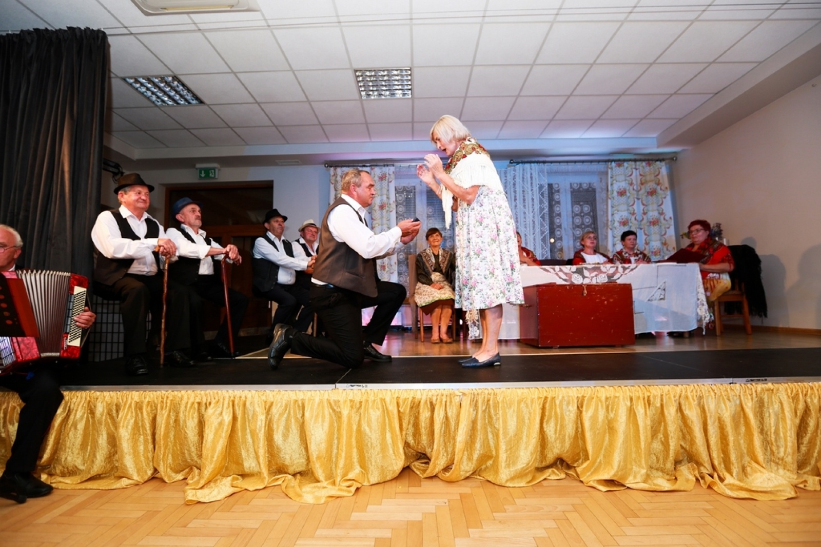 Zdjęcie w galerii na portalu naszwodzislaw.com: Ach, co to był za ślub! Tradycyjne śląskie wesele w Mszanie [FOTO] wiadomości z regionu