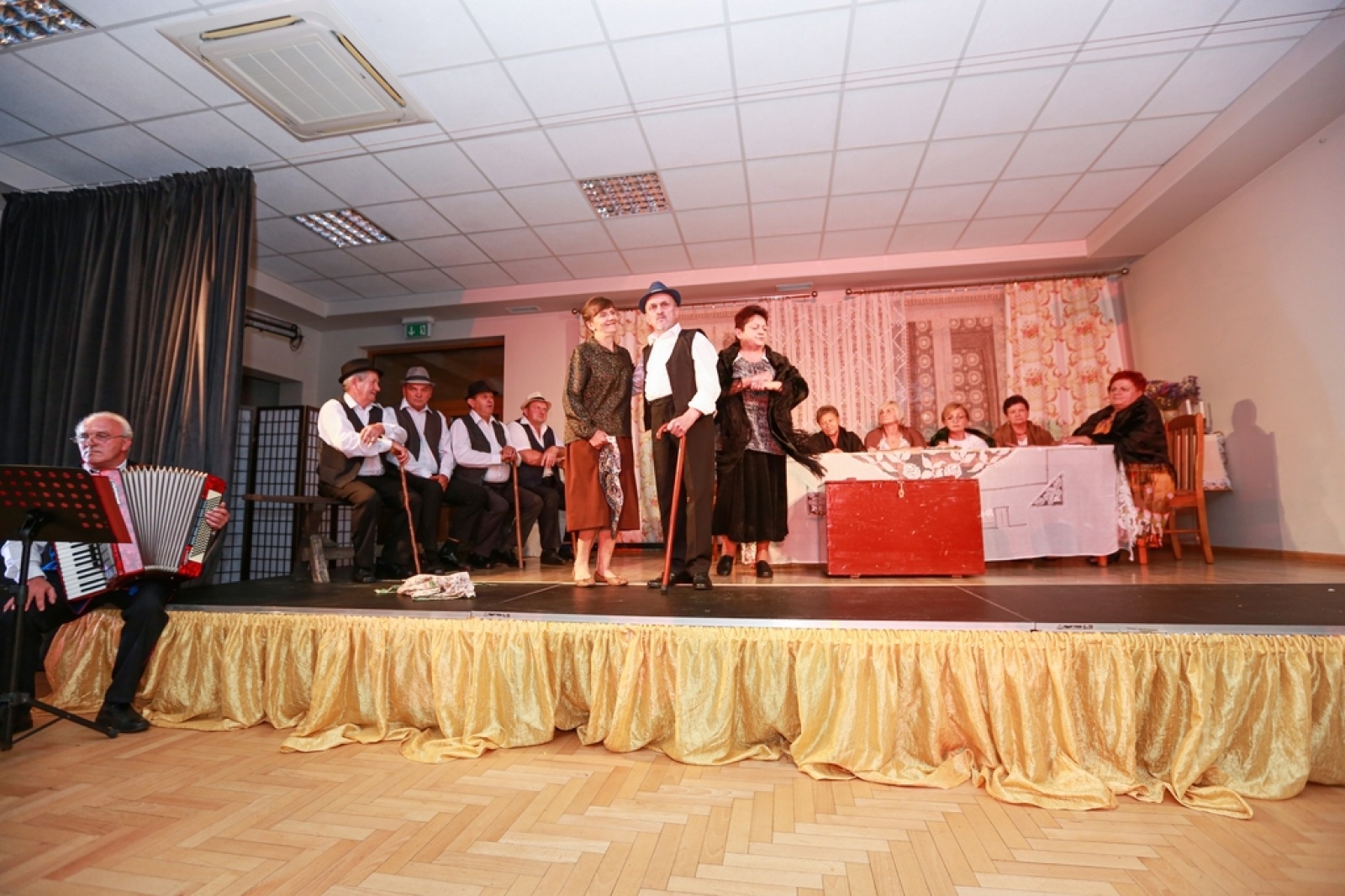 Zdjęcie w galerii na portalu naszwodzislaw.com: Ach, co to był za ślub! Tradycyjne śląskie wesele w Mszanie [FOTO] wiadomości z regionu