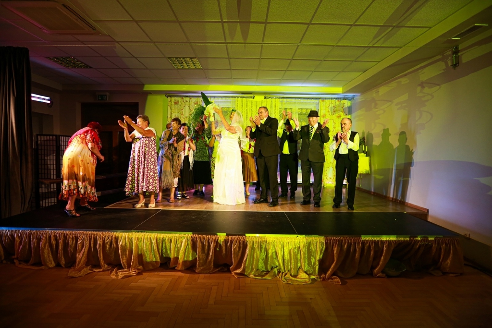 Zdjęcie w galerii na portalu naszwodzislaw.com: Ach, co to był za ślub! Tradycyjne śląskie wesele w Mszanie [FOTO] wiadomości z regionu