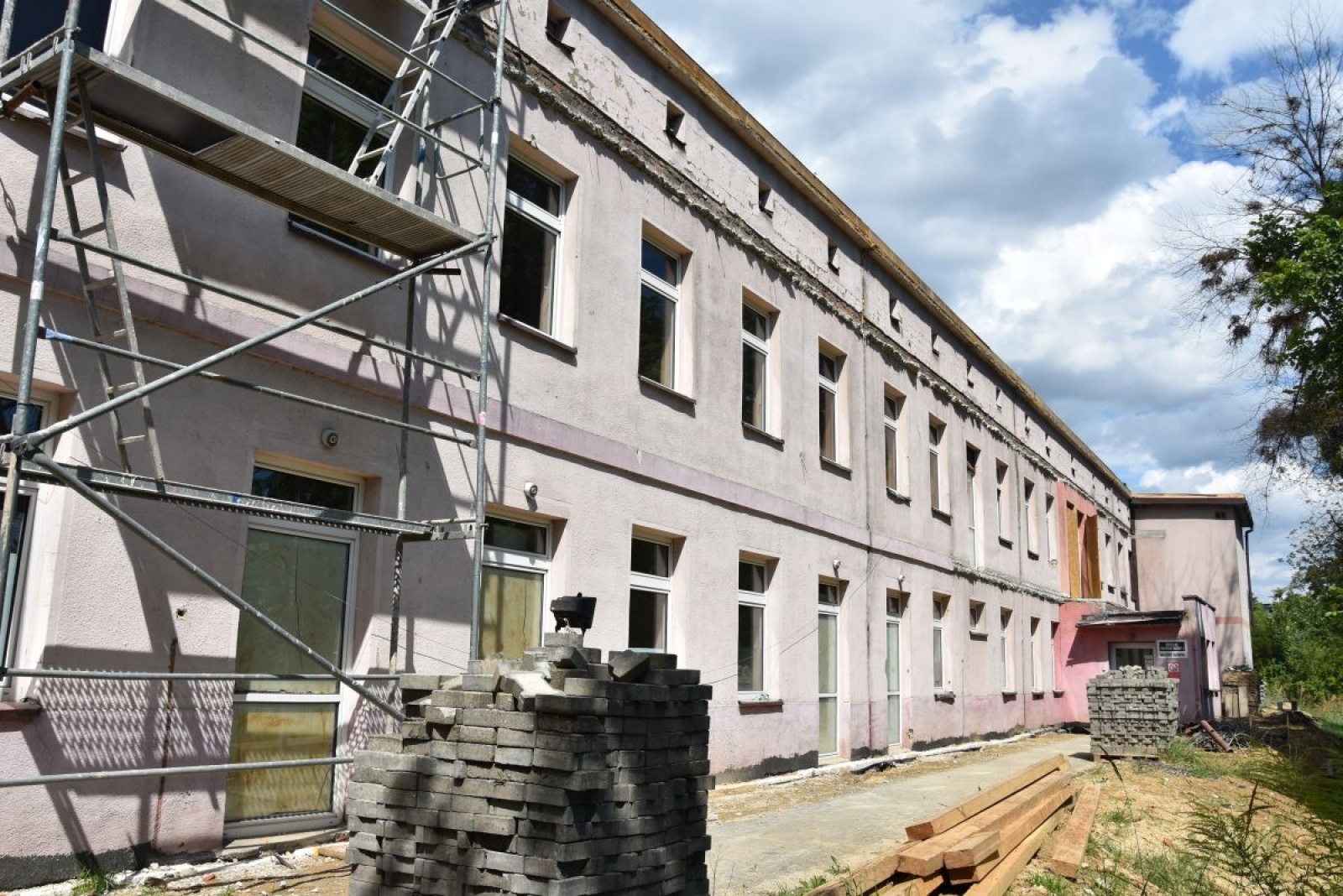 Zdjęcie w galerii na portalu naszwodzislaw.com: Prace przy termomodernizacji szpitali idą pełną parą wiadomości z regionu