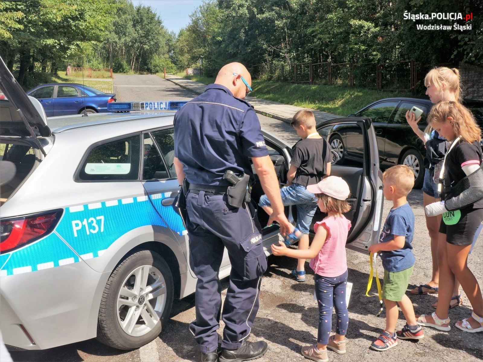 Zdjęcie w galerii na portalu naszwodzislaw.com: Bezpieczne wakacje. Policjanci na półkoloniach wiadomości z regionu