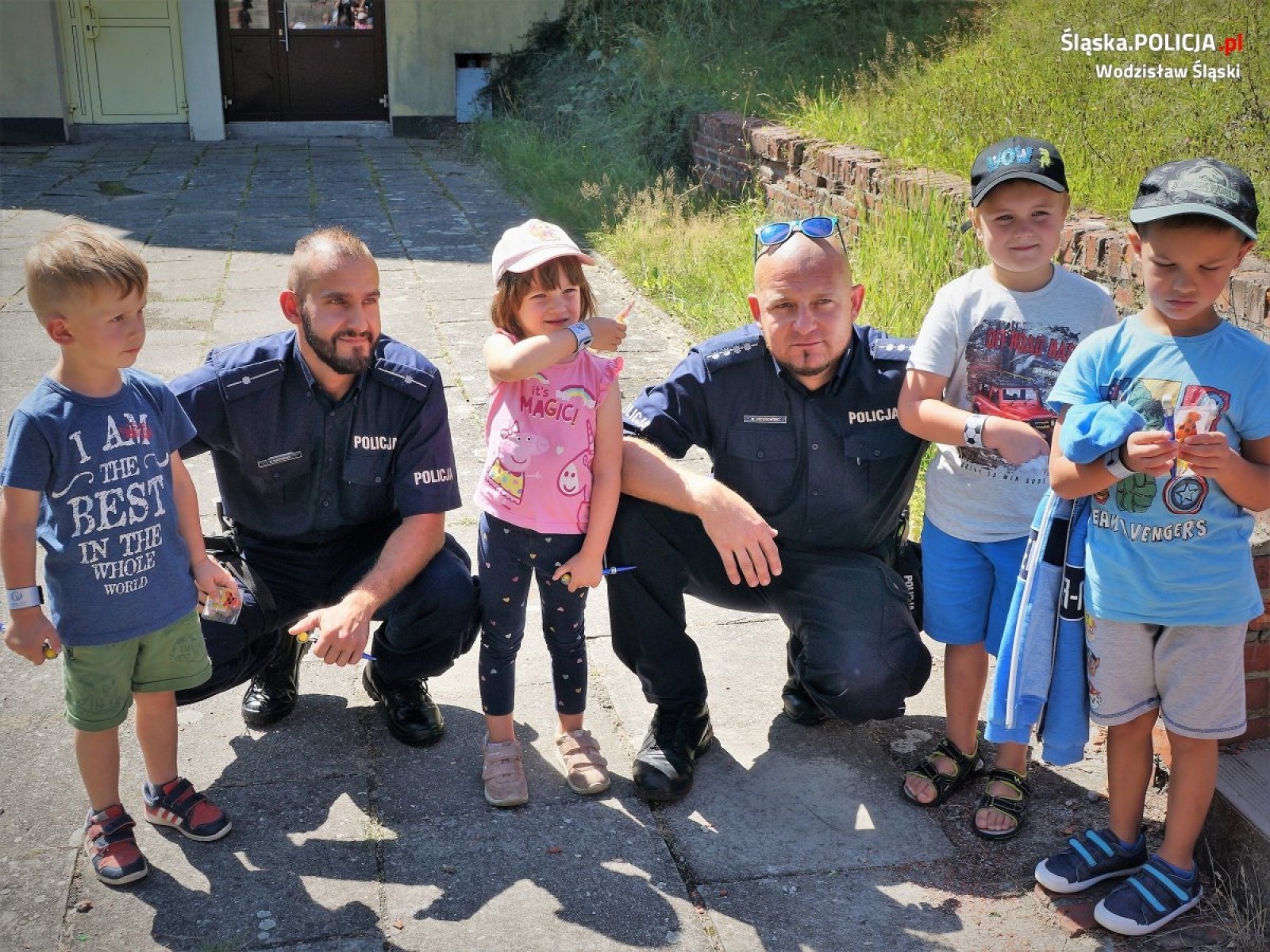 Zdjęcie w galerii na portalu naszwodzislaw.com: Bezpieczne wakacje. Policjanci na półkoloniach wiadomości z regionu
