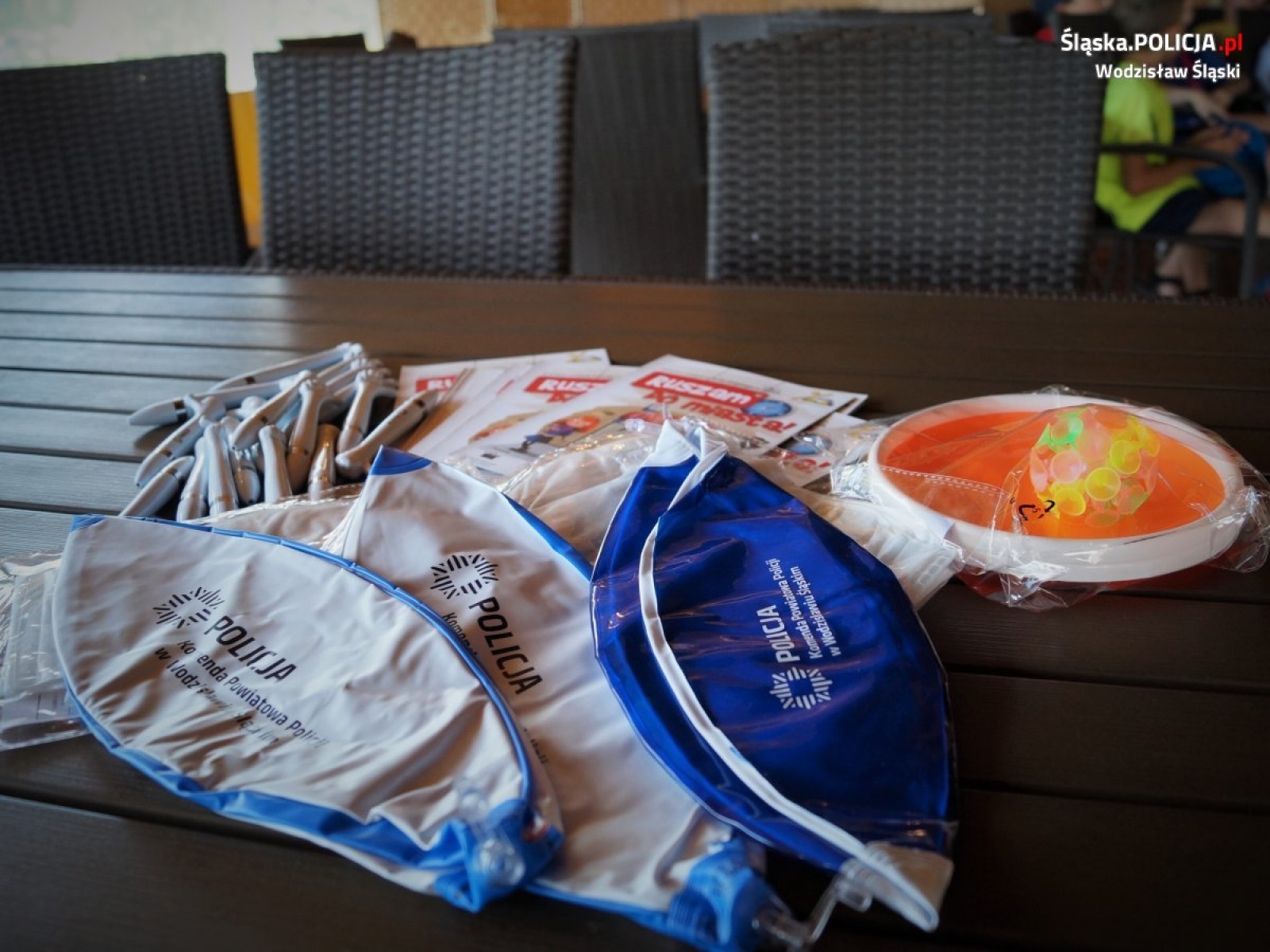 Zdjęcie w galerii na portalu naszwodzislaw.com: Bezpieczne wakacje. Policjanci na półkoloniach wiadomości z regionu