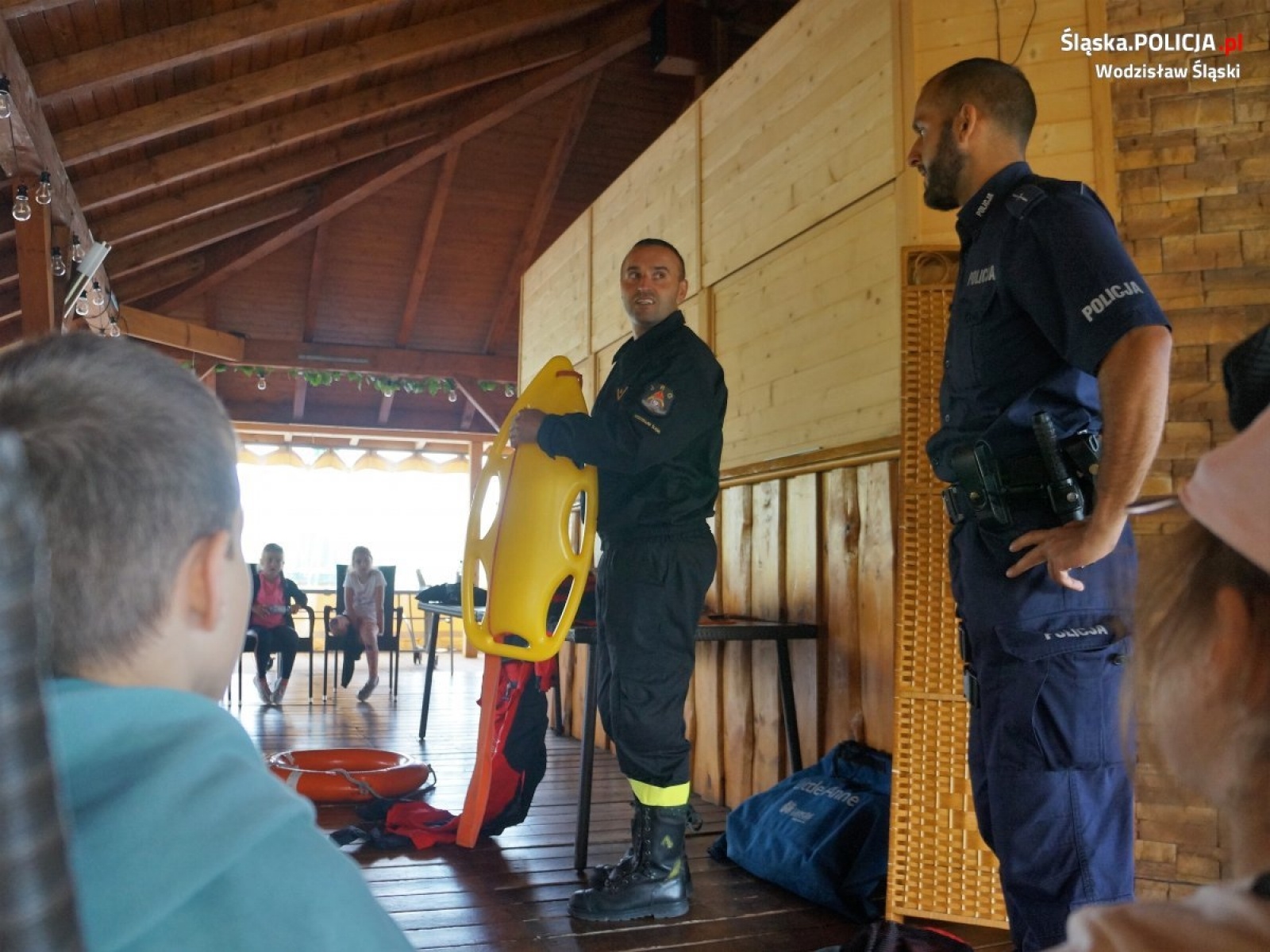Zdjęcie w galerii na portalu naszwodzislaw.com: Strażacy i policjanci opowiadali o bezpieczeństwie nad wodą wiadomości z regionu