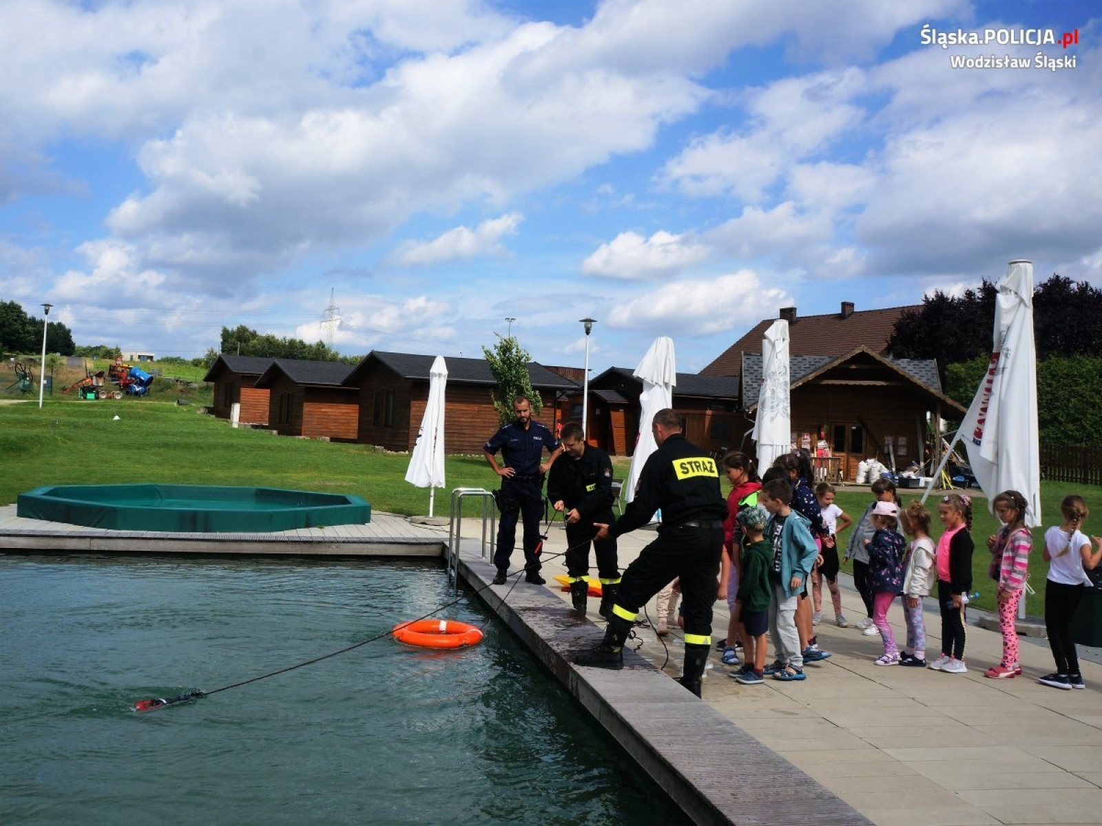 Zdjęcie w galerii na portalu naszwodzislaw.com: Strażacy i policjanci opowiadali o bezpieczeństwie nad wodą wiadomości z regionu