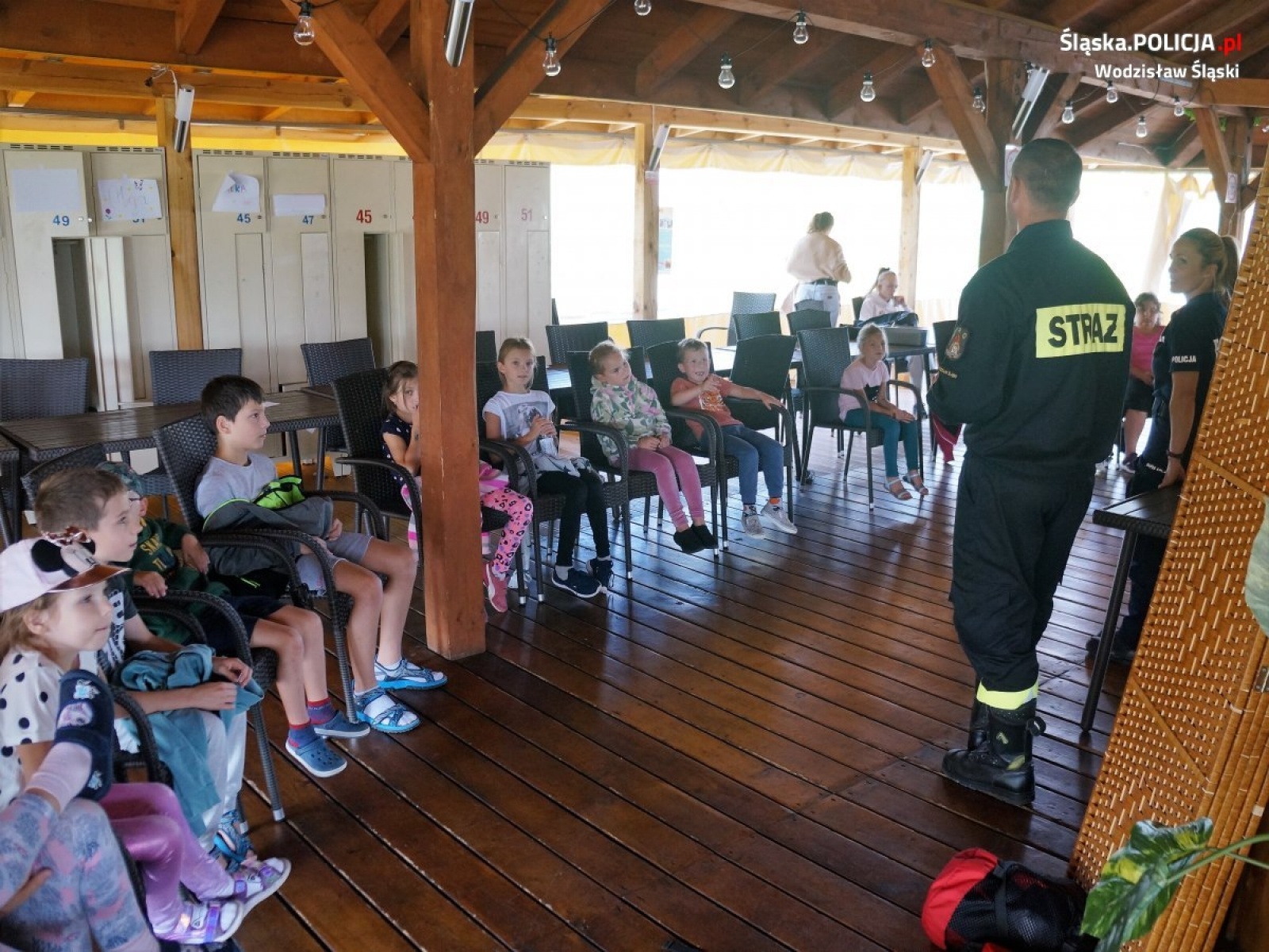 Zdjęcie w galerii na portalu naszwodzislaw.com: Strażacy i policjanci opowiadali o bezpieczeństwie nad wodą wiadomości z regionu