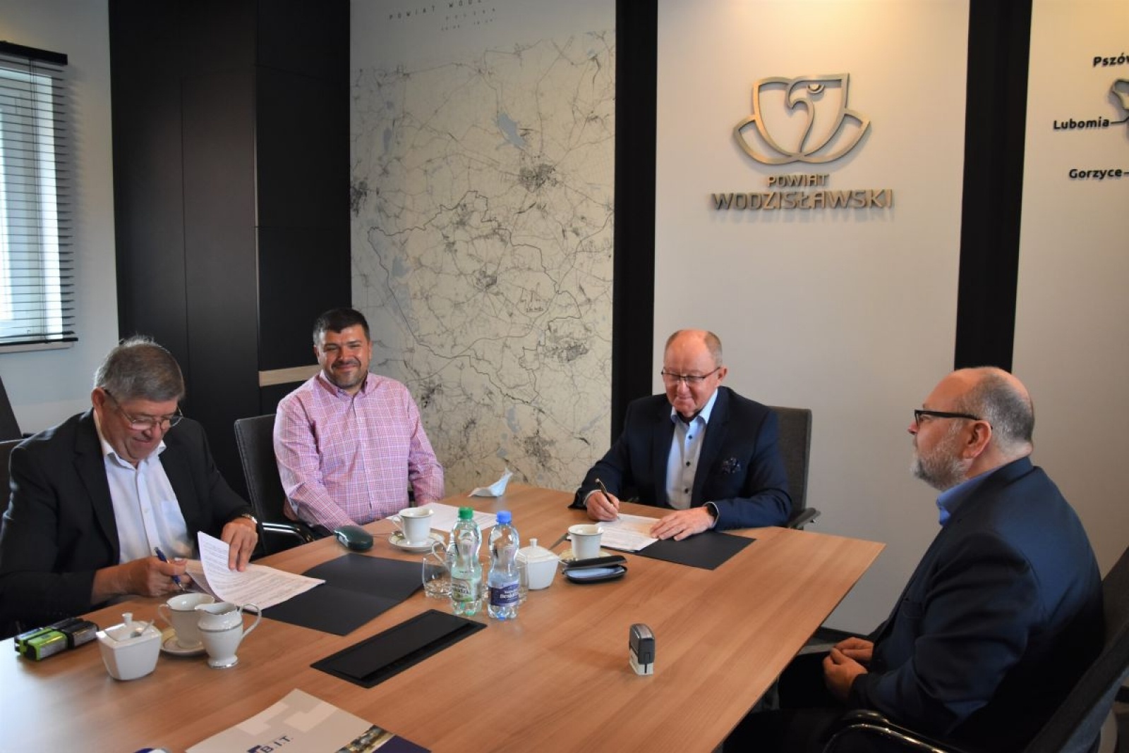 Zdjęcie w galerii na portalu naszwodzislaw.com: W starostwie podpisano umowę na windę wiadomości z regionu
