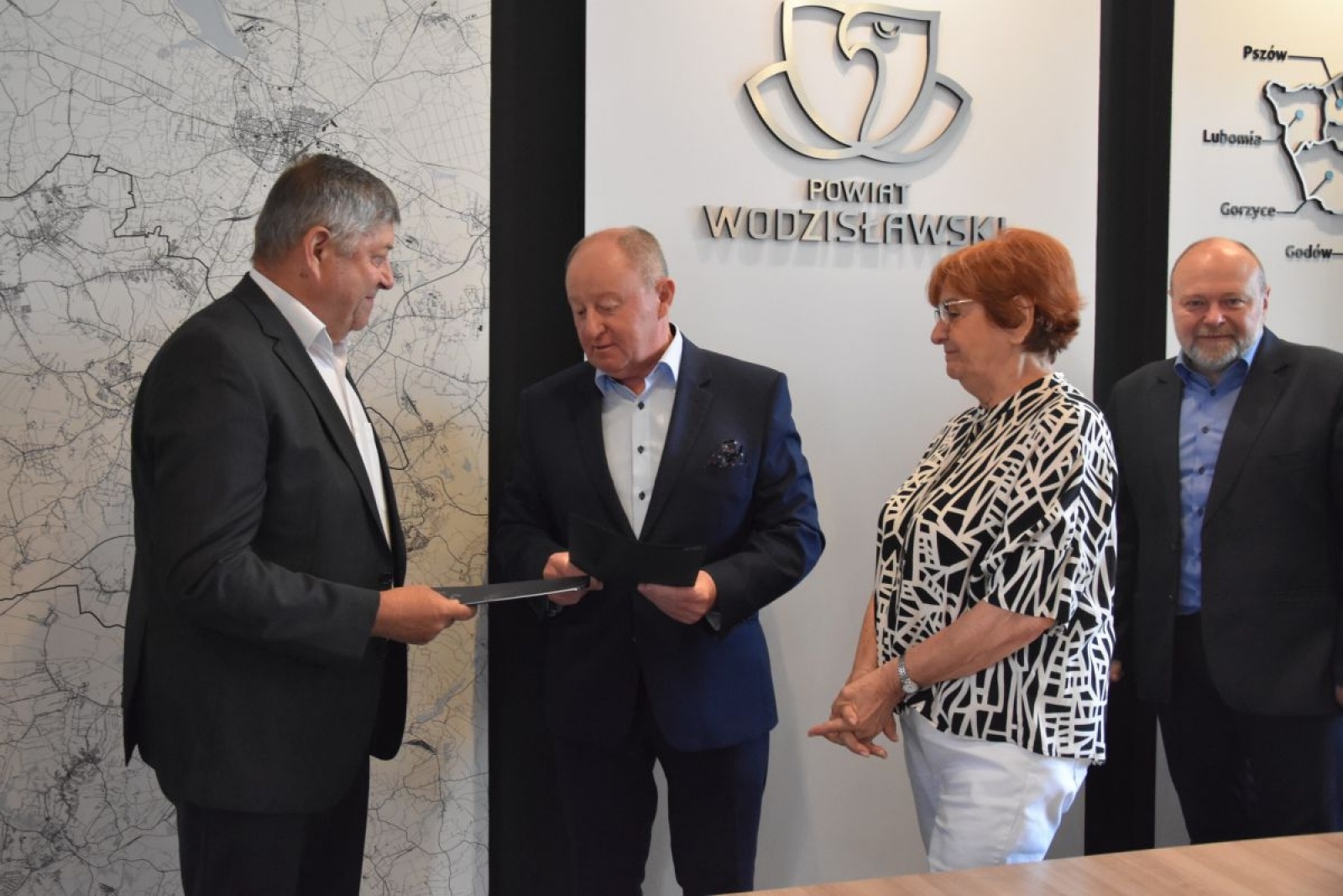 Zdjęcie w galerii na portalu naszwodzislaw.com: W starostwie podpisano umowę na windę wiadomości z regionu