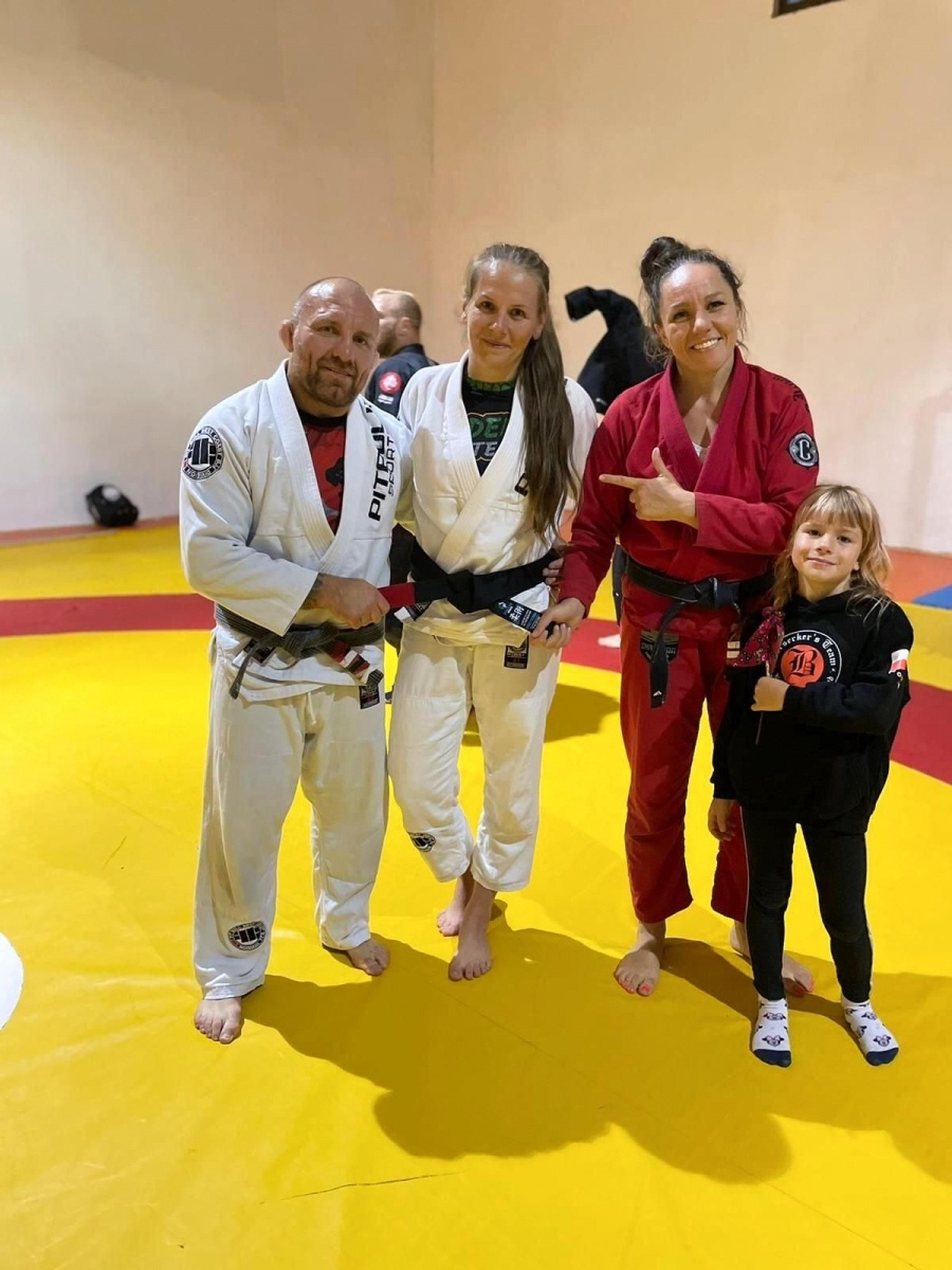 Zdjęcie w galerii na portalu naszwodzislaw.com: Sandra Pniak z czarnym pasem brazylijskiego jiu jitsu wiadomości z regionu