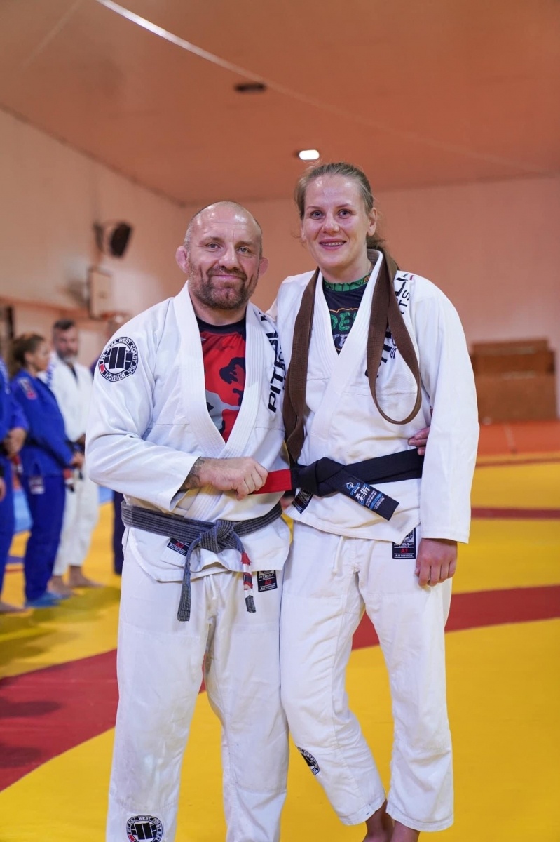 Zdjęcie w galerii na portalu naszwodzislaw.com: Sandra Pniak z czarnym pasem brazylijskiego jiu jitsu wiadomości z regionu