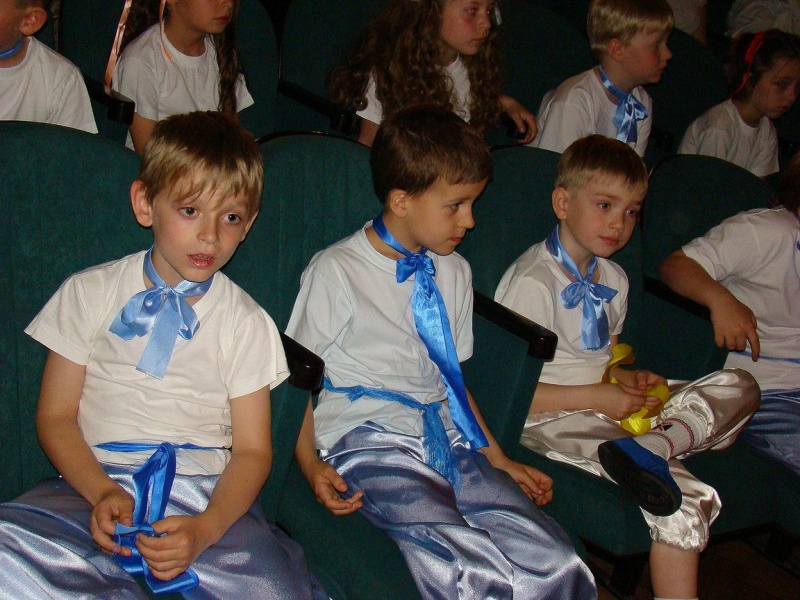 Zdjęcie w galerii na portalu naszwodzislaw.com: Przedszkolaki szalały na scenie wiadomości z regionu