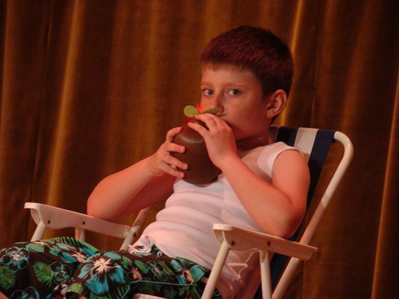 Zdjęcie w galerii na portalu naszwodzislaw.com: Przedszkolaki szalały na scenie wiadomości z regionu