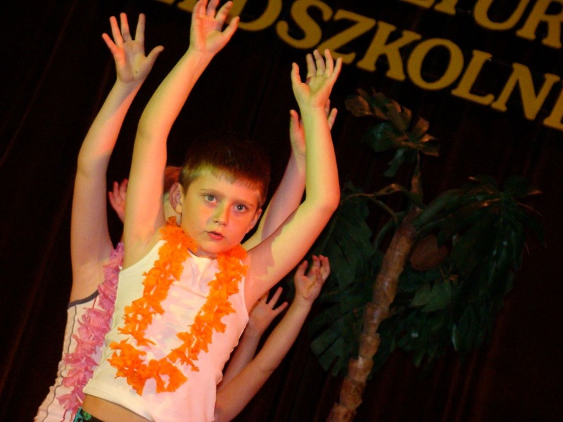 Zdjęcie w galerii na portalu naszwodzislaw.com: Przedszkolaki szalały na scenie wiadomości z regionu