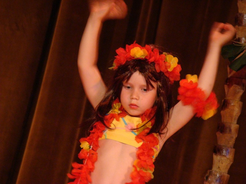 Zdjęcie w galerii na portalu naszwodzislaw.com: Przedszkolaki szalały na scenie wiadomości z regionu