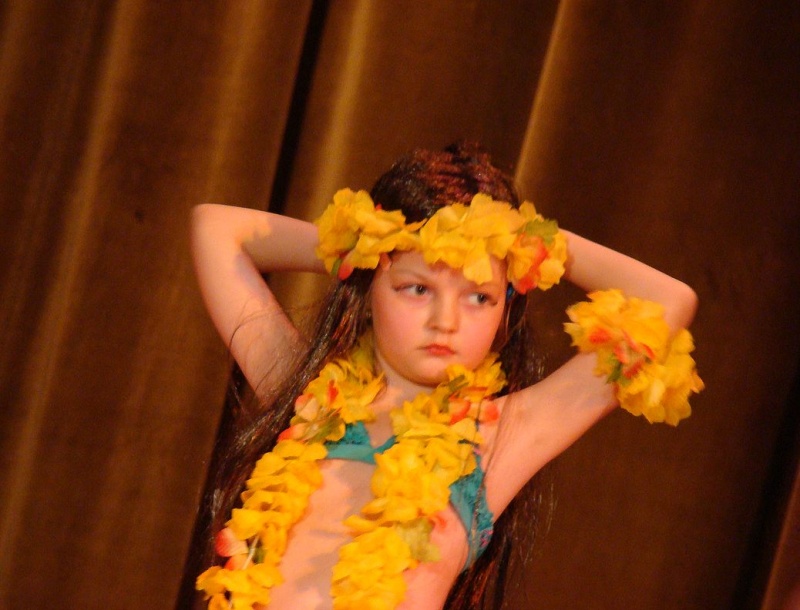 Zdjęcie w galerii na portalu naszwodzislaw.com: Przedszkolaki szalały na scenie wiadomości z regionu