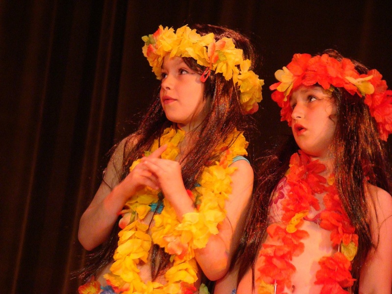 Zdjęcie w galerii na portalu naszwodzislaw.com: Przedszkolaki szalały na scenie wiadomości z regionu