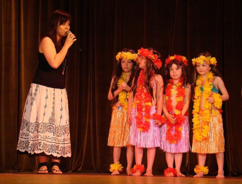 Zdjęcie w galerii na portalu naszwodzislaw.com: Przedszkolaki szalały na scenie wiadomości z regionu