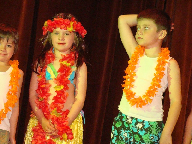 Zdjęcie w galerii na portalu naszwodzislaw.com: Przedszkolaki szalały na scenie wiadomości z regionu