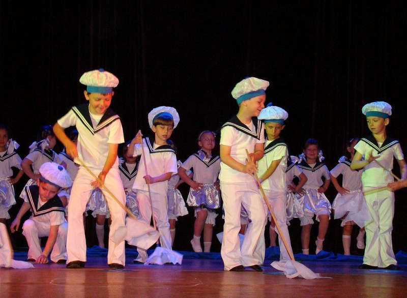 Zdjęcie w galerii na portalu naszwodzislaw.com: Przedszkolaki szalały na scenie wiadomości z regionu