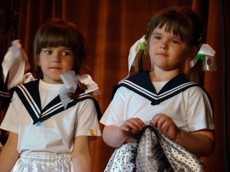 Zdjęcie w galerii na portalu naszwodzislaw.com: Przedszkolaki szalały na scenie wiadomości z regionu