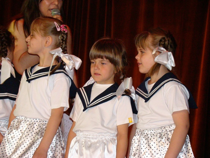 Zdjęcie w galerii na portalu naszwodzislaw.com: Przedszkolaki szalały na scenie wiadomości z regionu