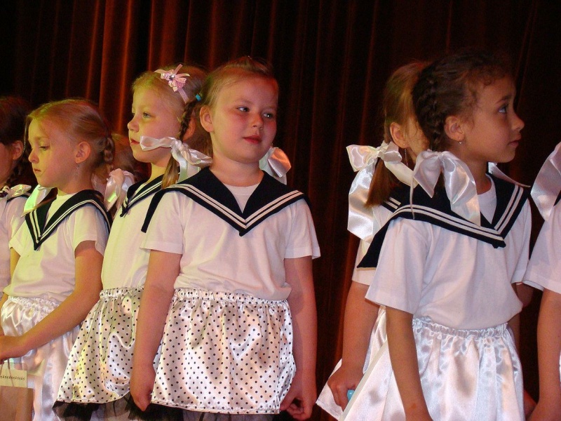 Zdjęcie w galerii na portalu naszwodzislaw.com: Przedszkolaki szalały na scenie wiadomości z regionu