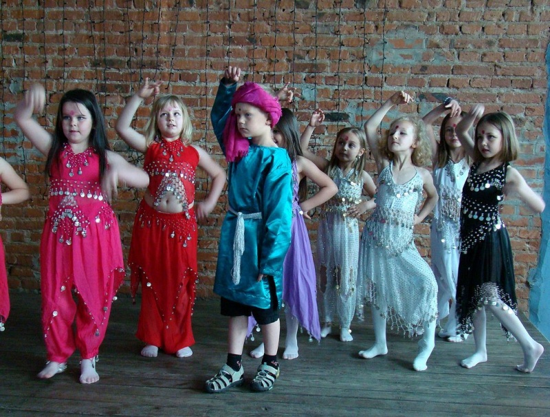 Zdjęcie w galerii na portalu naszwodzislaw.com: Przedszkolaki szalały na scenie wiadomości z regionu