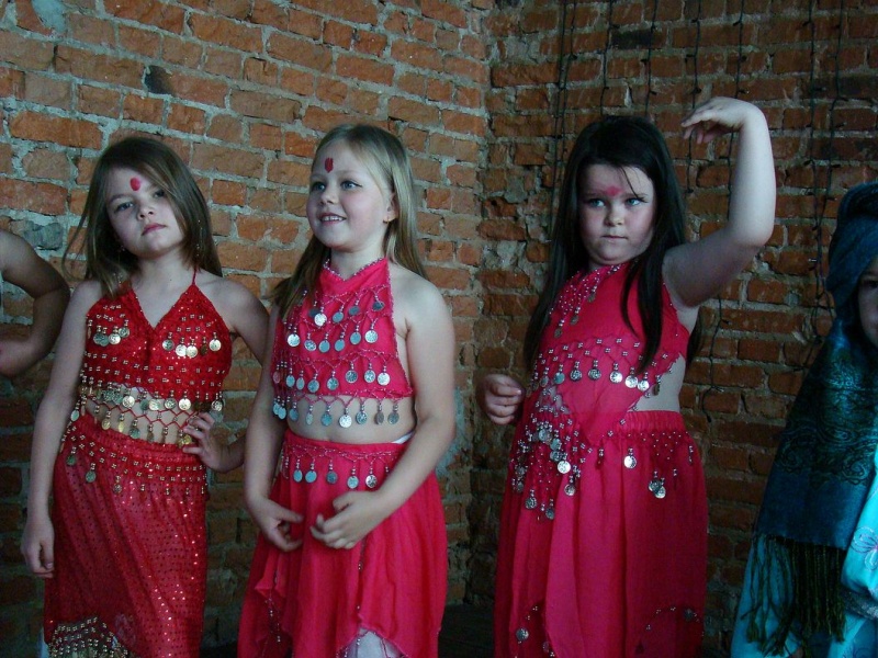 Zdjęcie w galerii na portalu naszwodzislaw.com: Przedszkolaki szalały na scenie wiadomości z regionu