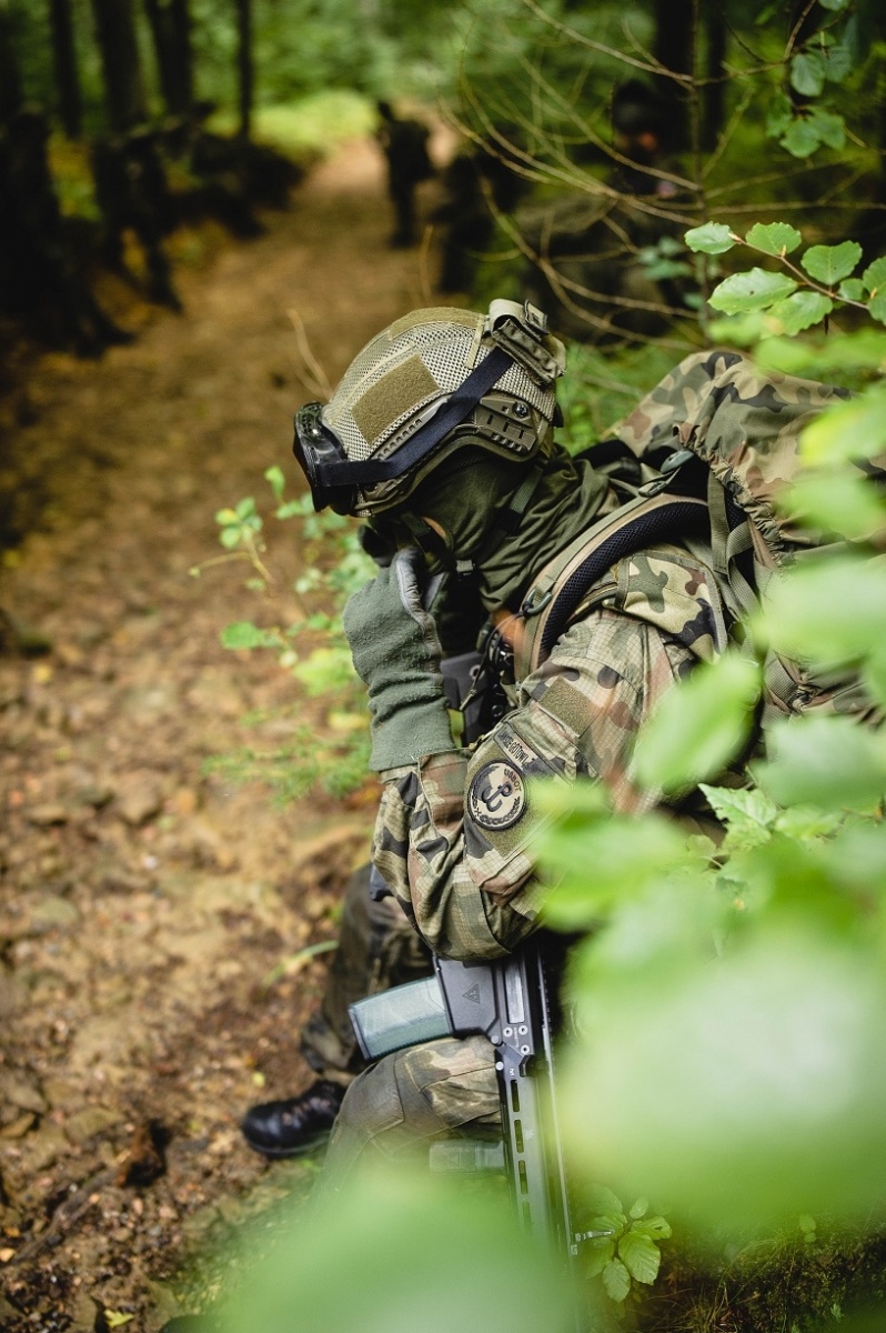 Zdjęcie w galerii na portalu naszwodzislaw.com: Pętla taktyczna. Kandydaci na terytorialsów przystąpili do egzaminu wiadomości z regionu