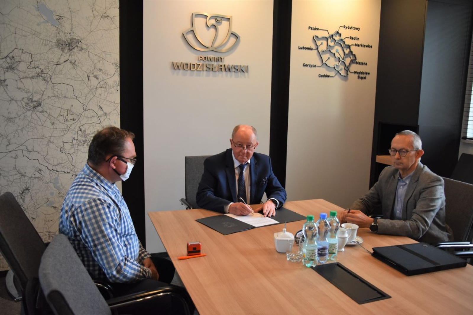 Zdjęcie w galerii na portalu naszwodzislaw.com: W przychodniach w Skrzyszowie i Rogowie znikną stare kopciuchy wiadomości z regionu